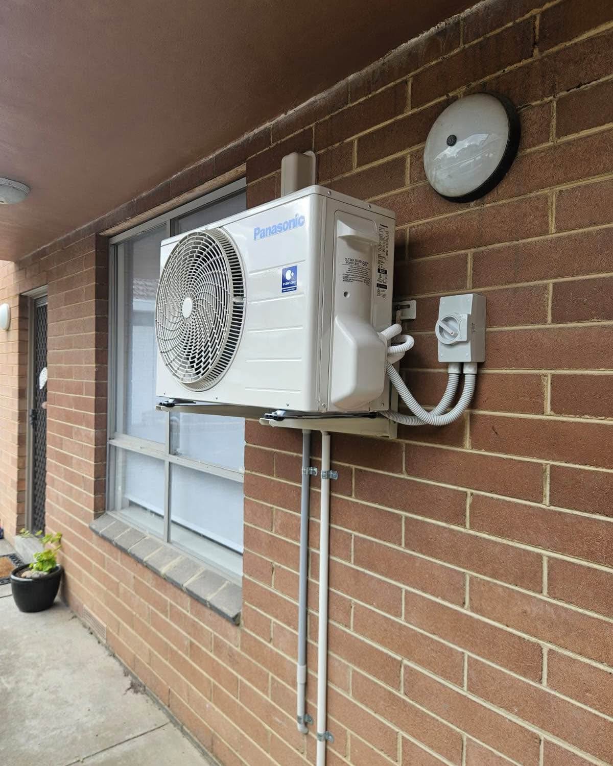 Dannaoui Nasser Abdul Dannaoui Facebook ad: Split system air conditioner