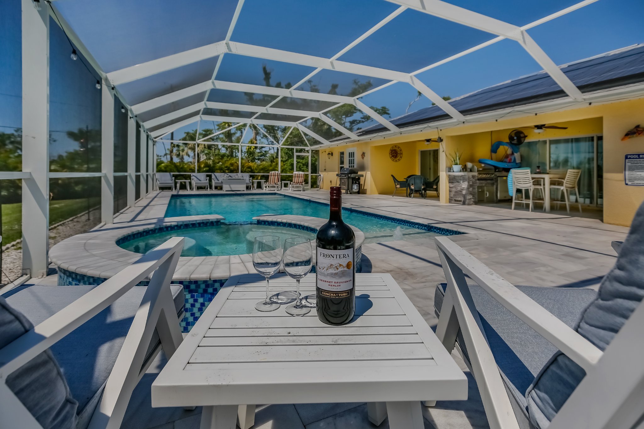 Dee Hallet Facebook ad: 3 Beds 2 Baths Townhouse