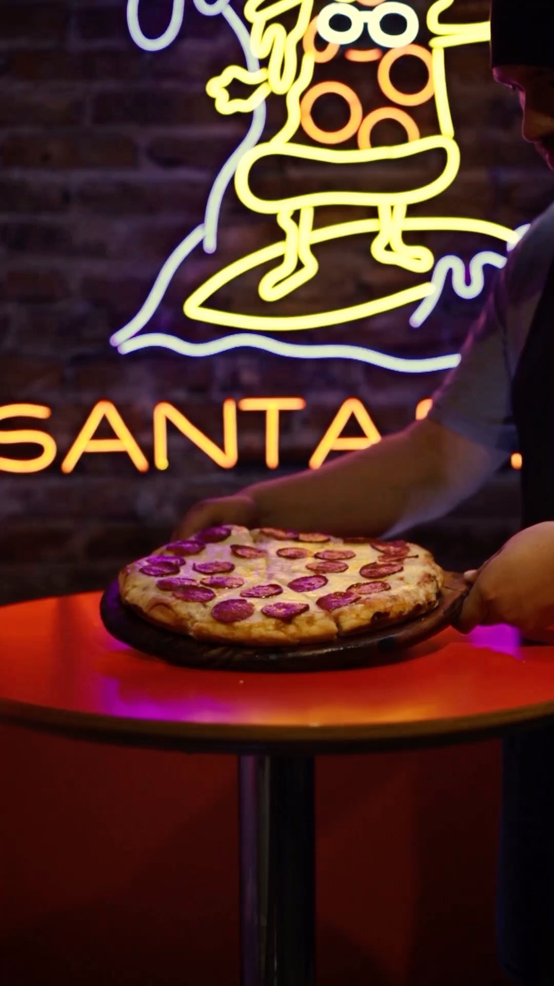 lasanta.pizzeria Facebook ad: NO NECESITAS QUE TE DIGAN…