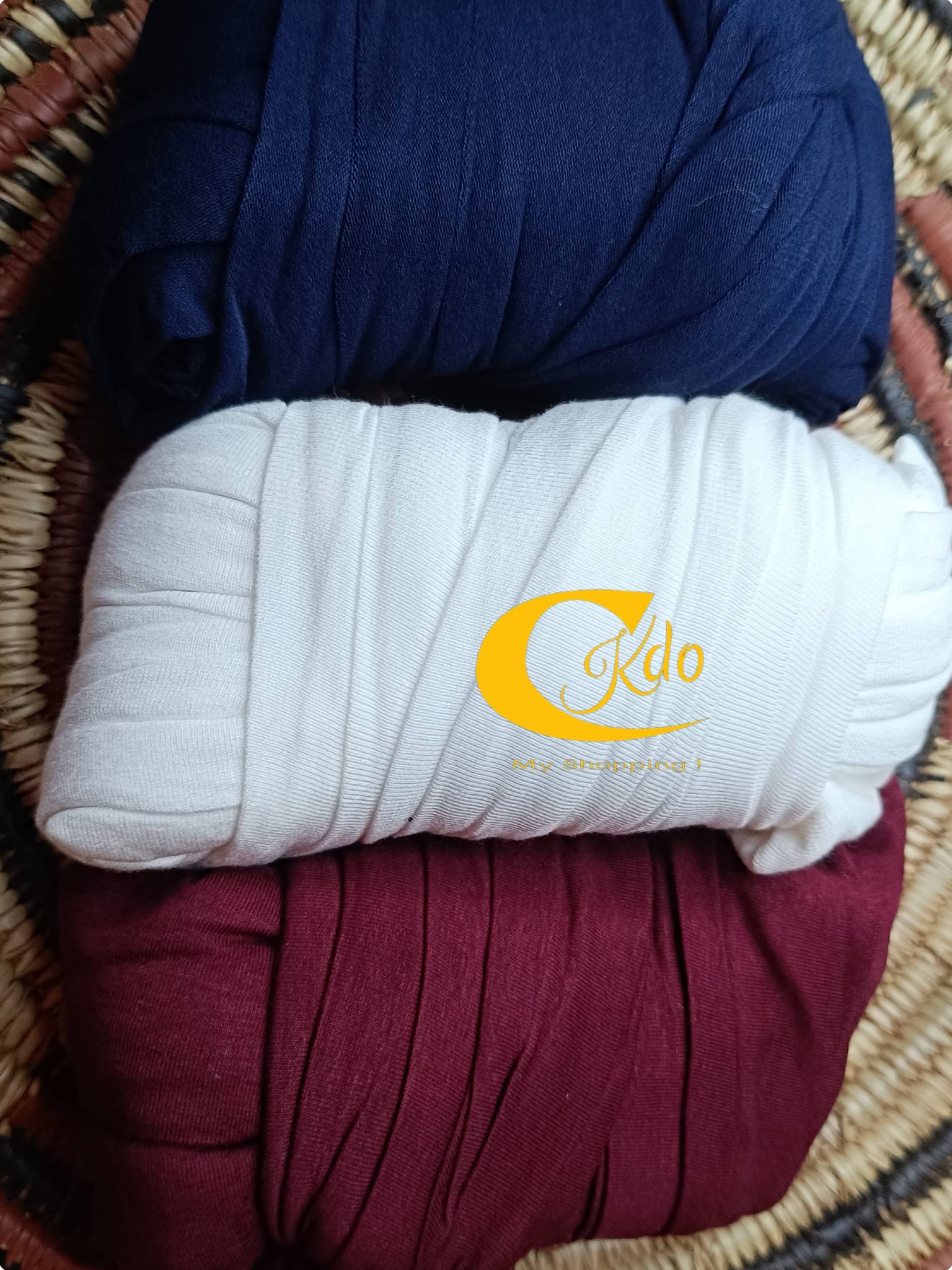 CKDO - C'est cadeau Facebook ad: Foulards 100% coton stretch.