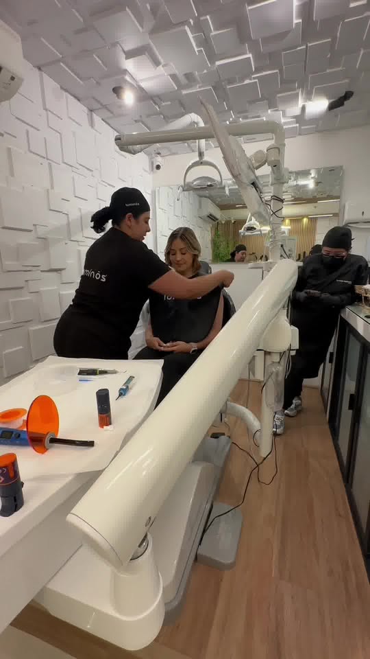 Luminos Dental Aesthetics Facebook ad: ¡Aprovecha Nuestros Descuentos y Estrena sonrisa en solo…