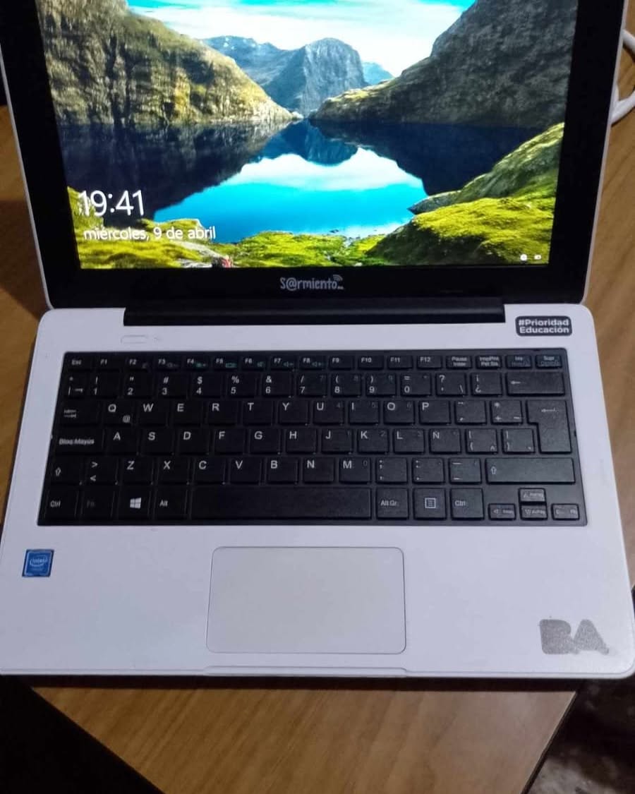Omar Altamirano Facebook ad: VENTA o PERMUTA NETBOOK JUANA MANSO/SARMIENTO 4K 4gb RAM…