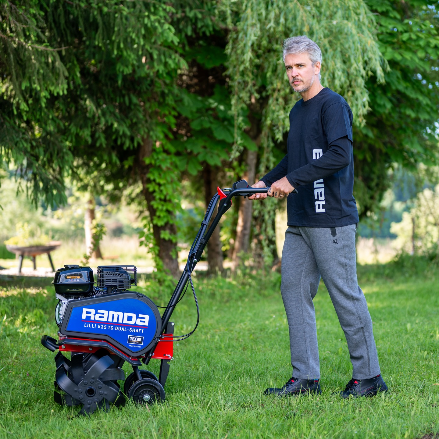 Ramda Facebook ad: Na vrtu imamo že polne roke dela