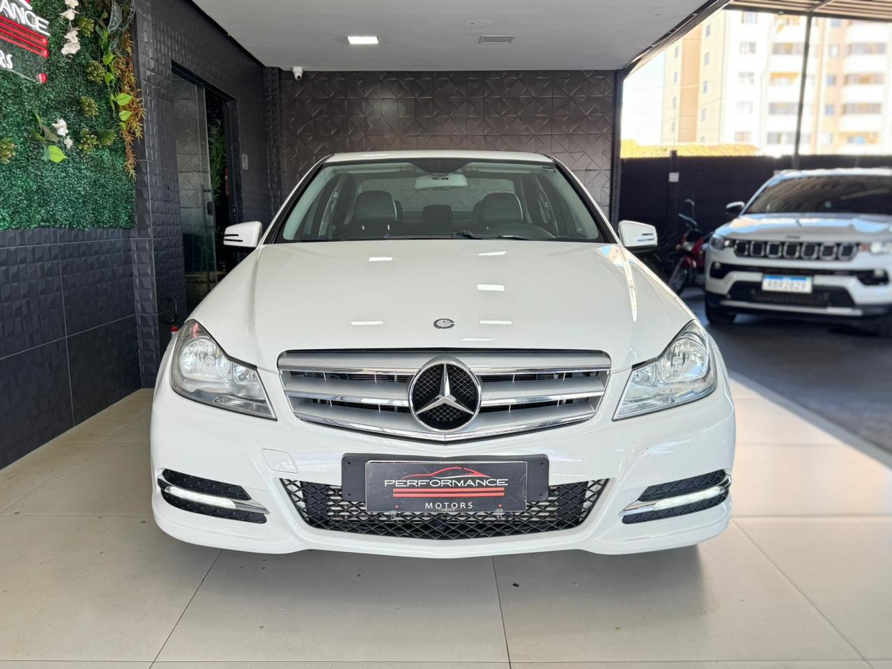 Henrique Milhomem Facebook ad: 2012 Mercedes-Benz C180