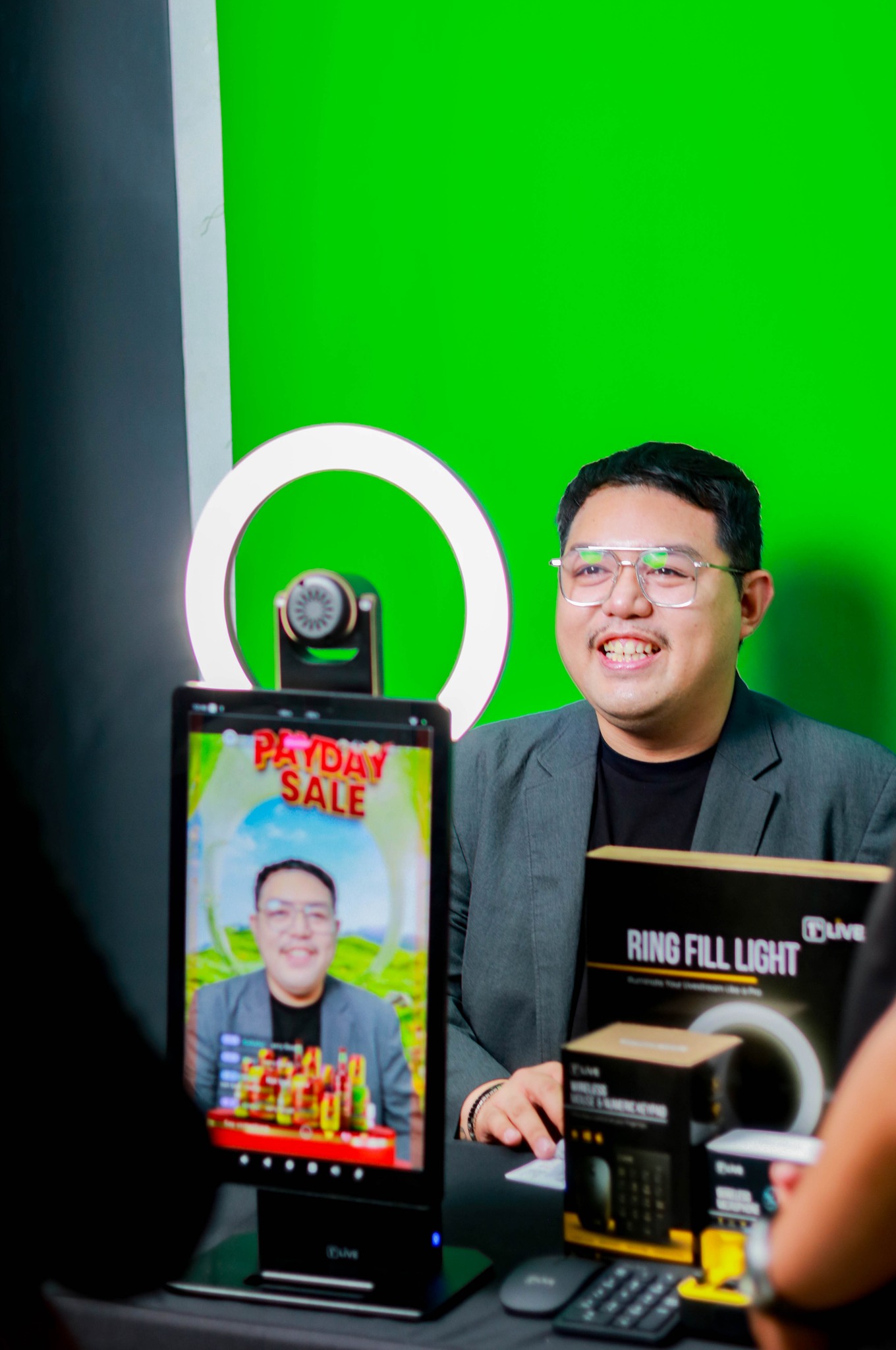 1LIVE Philippines Facebook ad: ππ«π¨πππ¬π¬π’π¨π§ππ₯ π₯π’π―ππ¬ππ«πππ¦π’π§π β¦