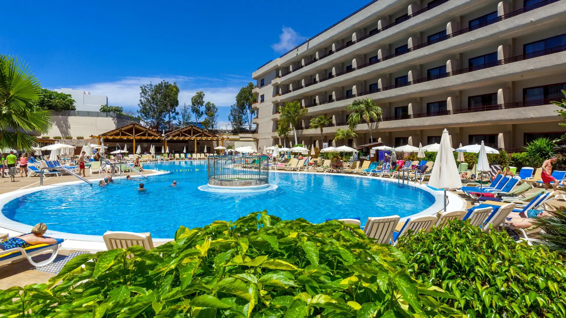 SunCharter Facebook ad: Rejs i sommerferien med fly direkte fra Aalborg…