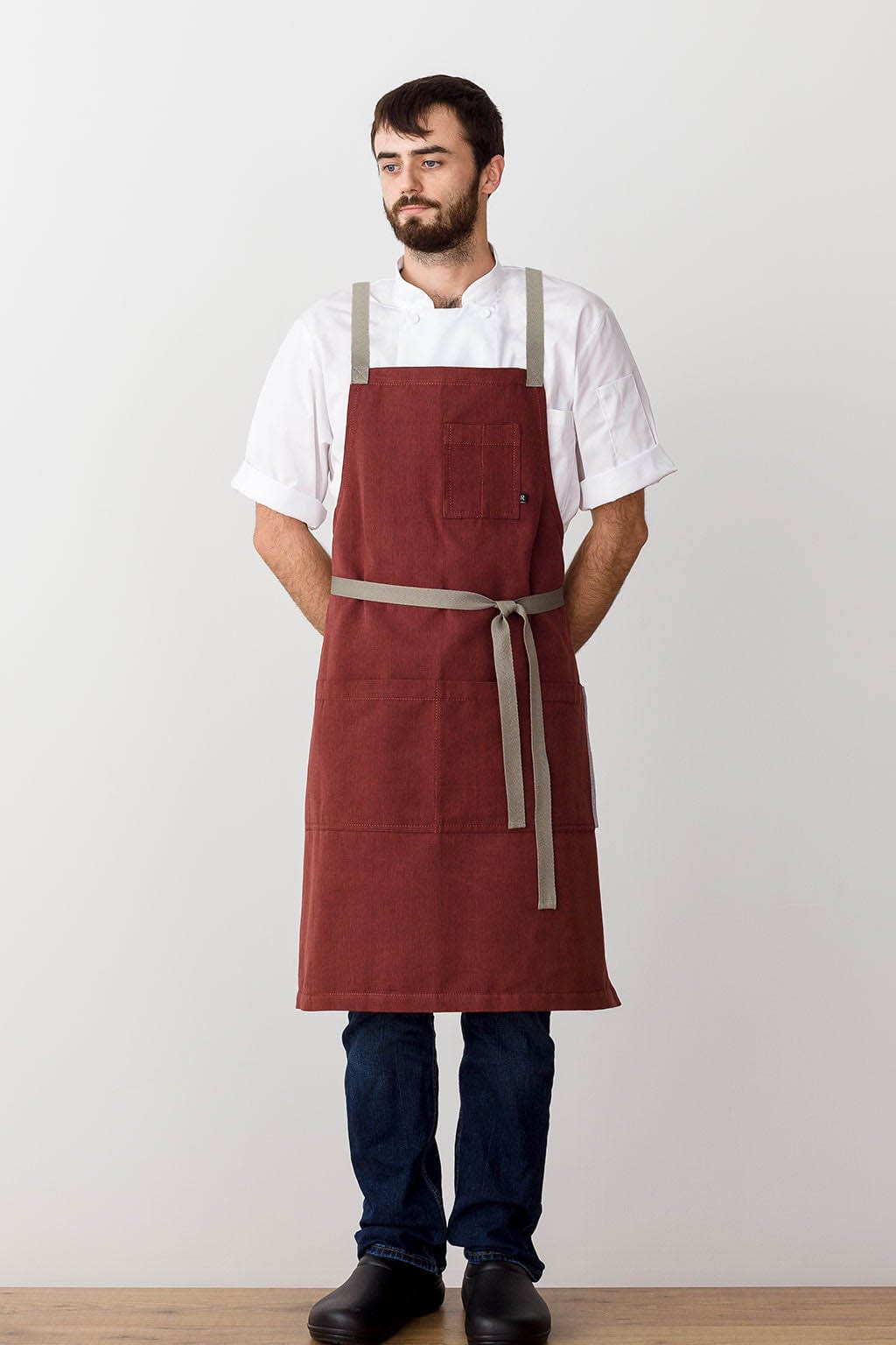 Reluctant Threads Facebook ad: Top quality aprons for up to 40% less…