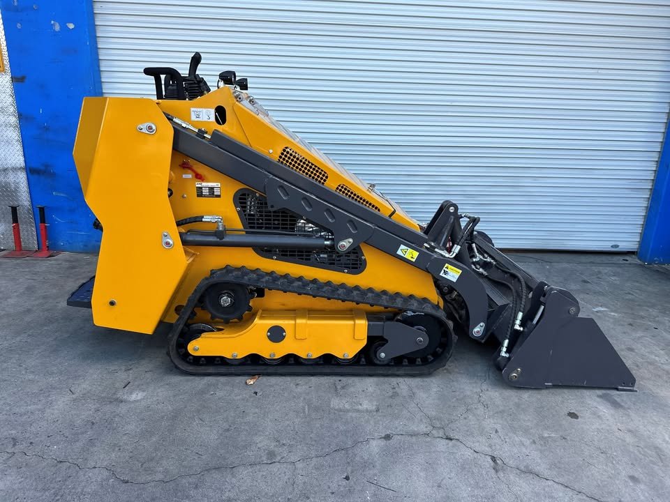Andrew Overmeyer Facebook ad: 2025 SKID STEER LOADER xhd680