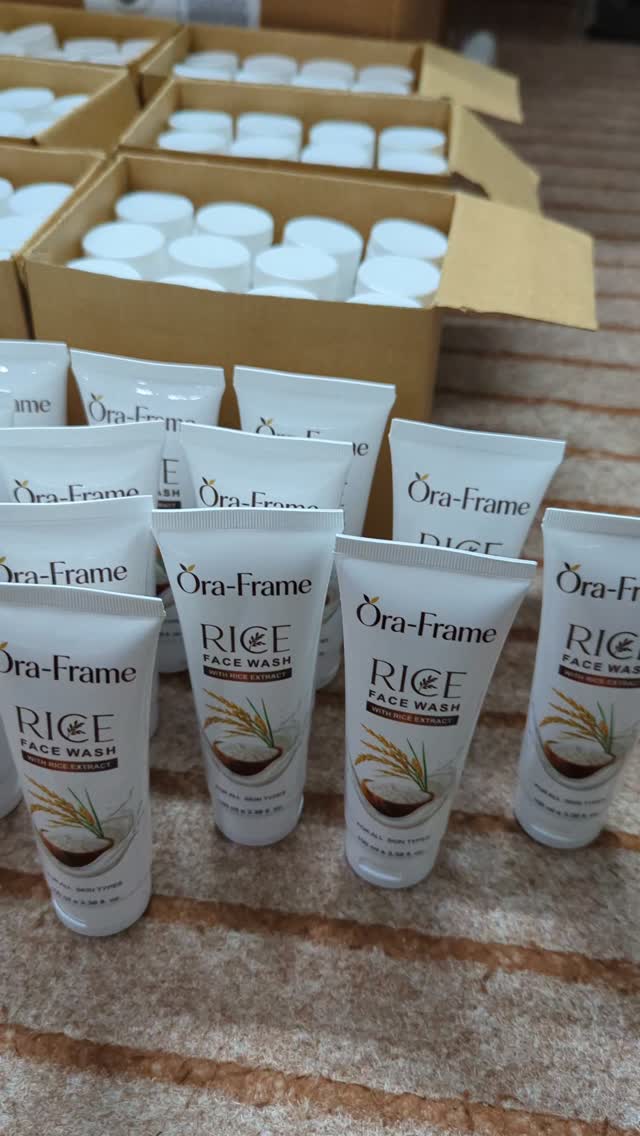 Product Creator Facebook ad: Apna Face Wash Brand Banayein