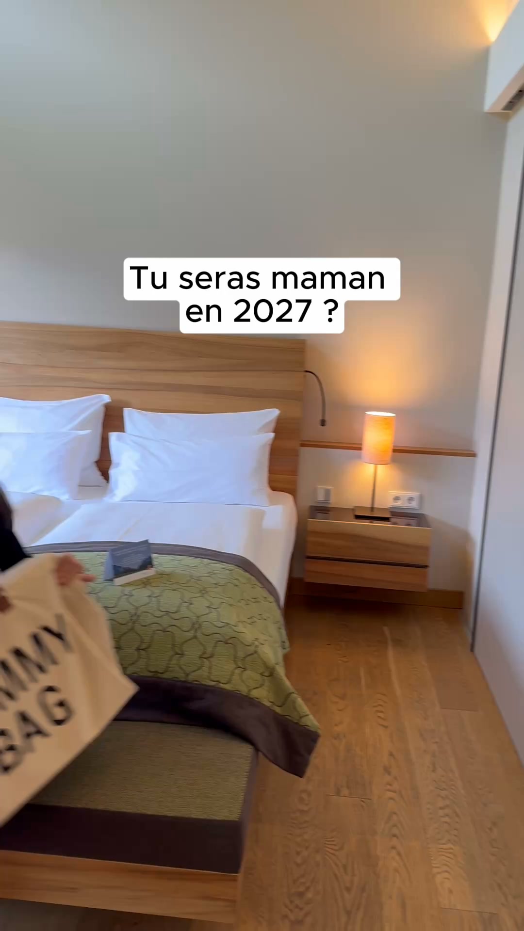 miBaby Facebook ad: Gagne ta boîte de grossesse