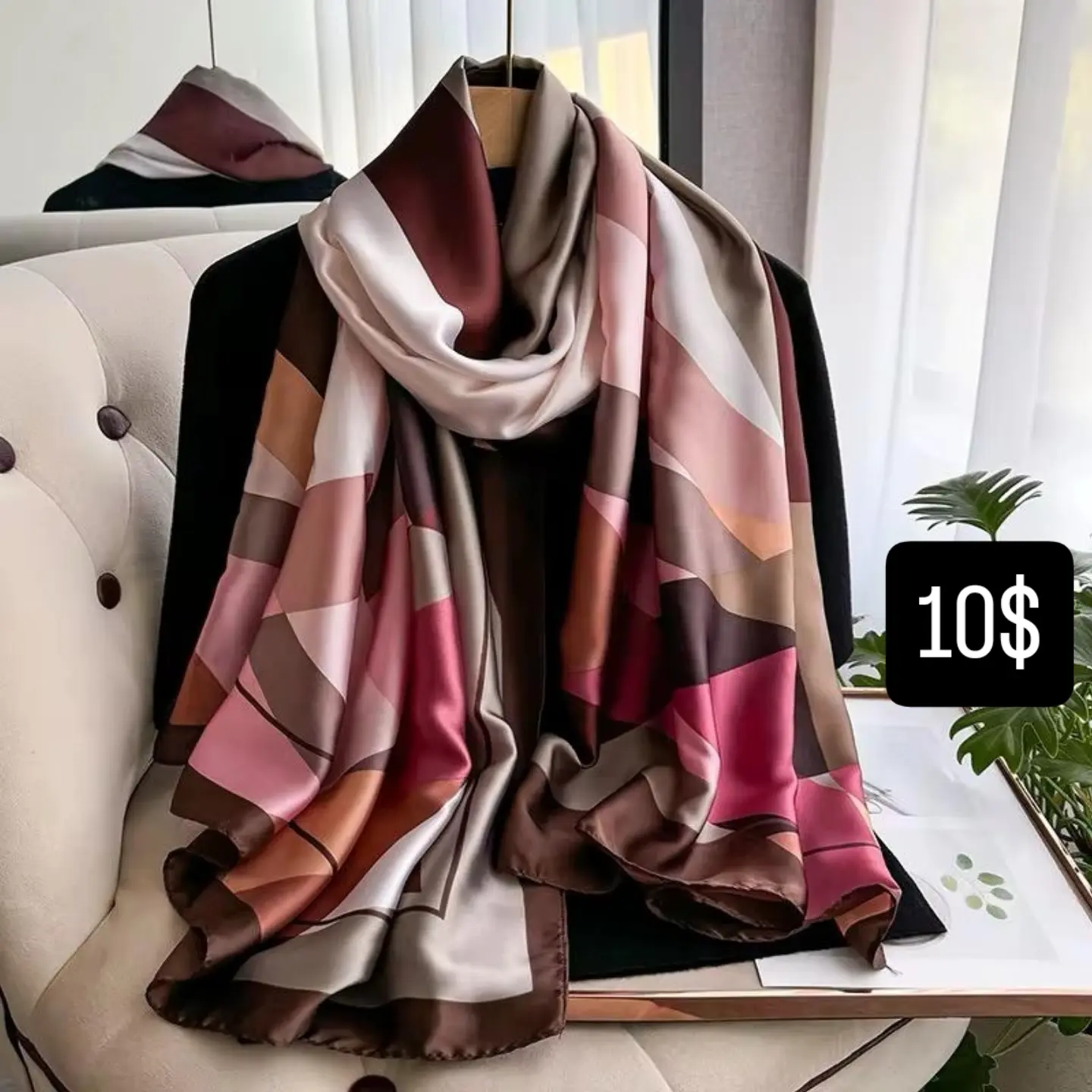 FM Store Facebook ad: FM store en force nos foulards soie.