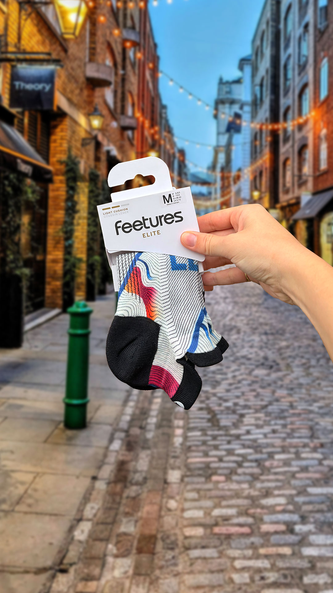 Feetures Facebook ad