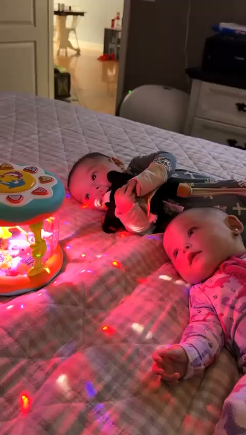 Tiny Dreams UK Facebook ad: #1 Lights & Lullabies