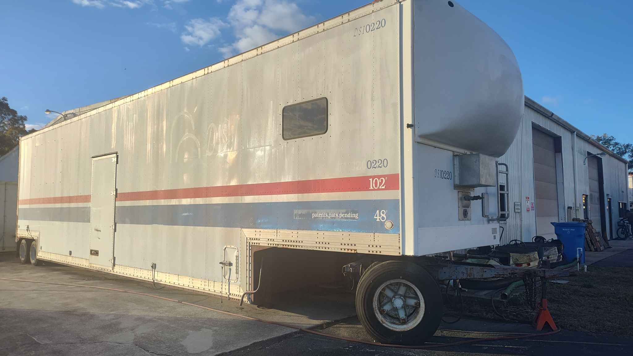 Leslie Jamieson Siegle Facebook ad: 1986 TMC semi trailer / with office
