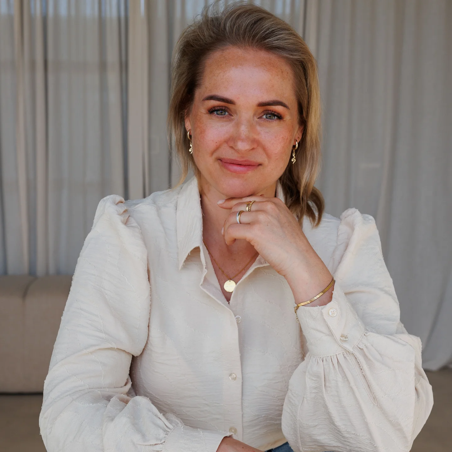 sannedebruin.opstellingen Facebook ad: Ik ben op zoek naar 5 vrouwen die…