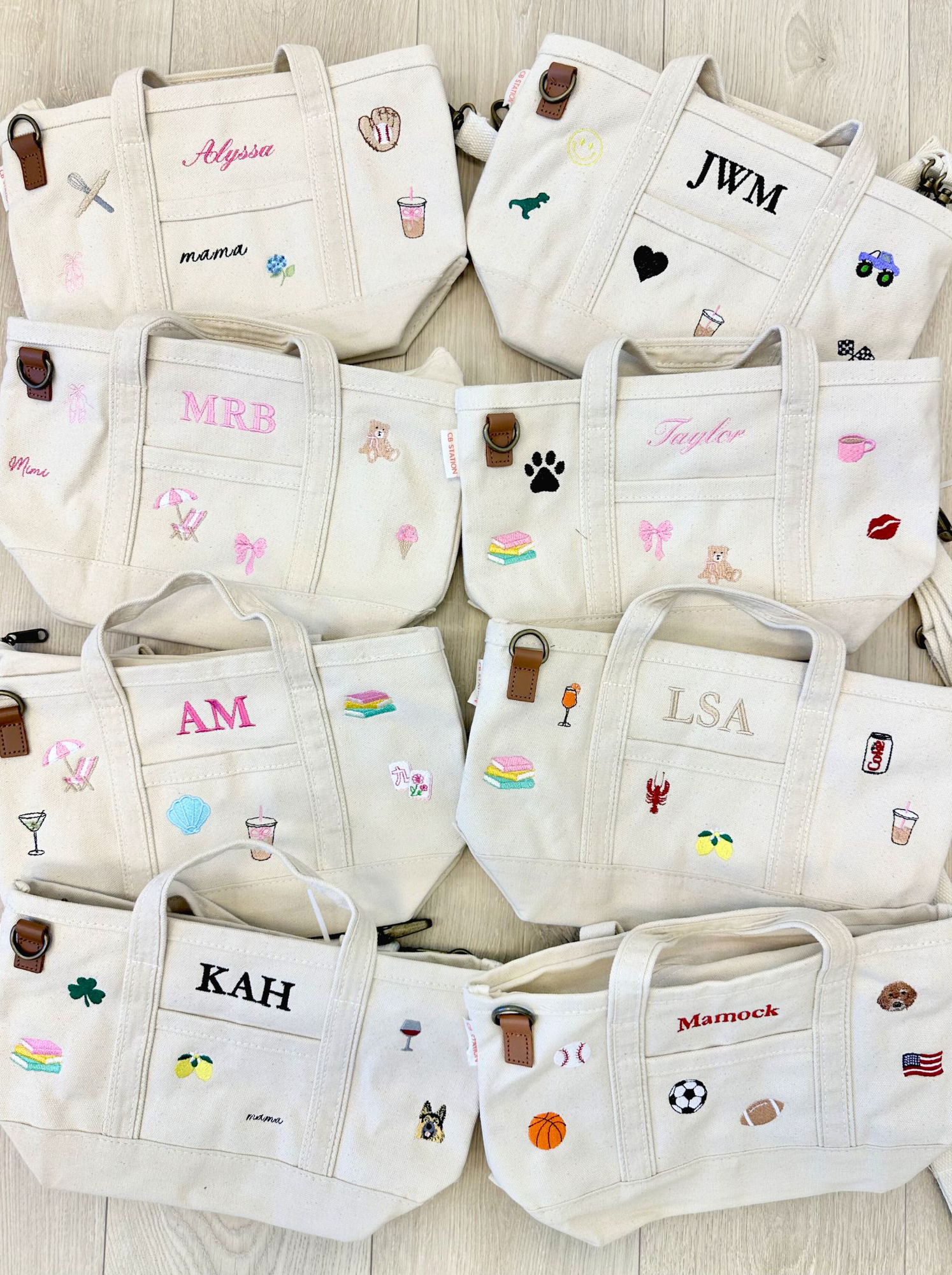 United Monograms Facebook ad: NEW: CUSTOM ICON TOTES!
