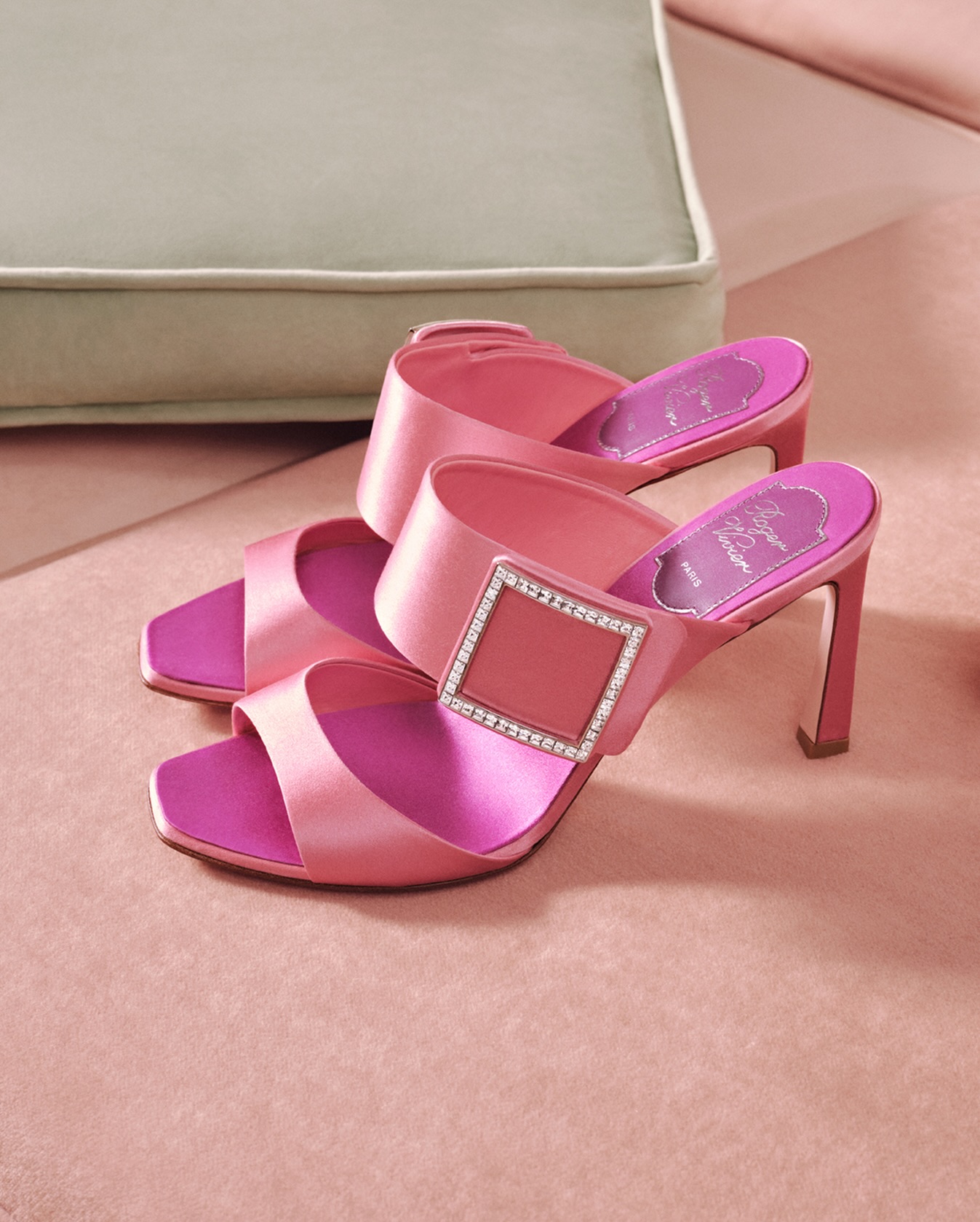 Roger Vivier Facebook ad