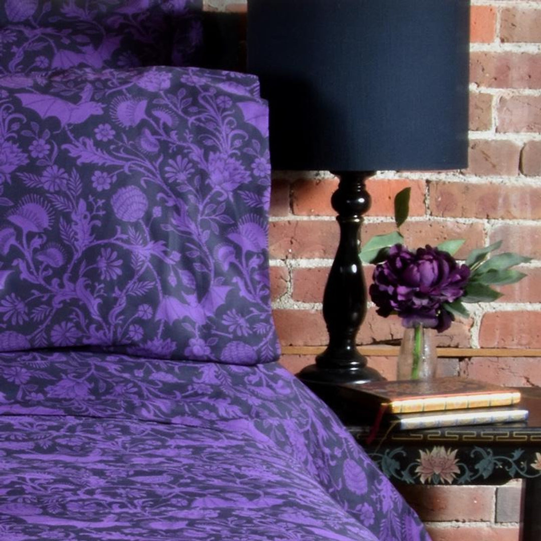 Sin in Linen Facebook ad: Do you like dark decor?
