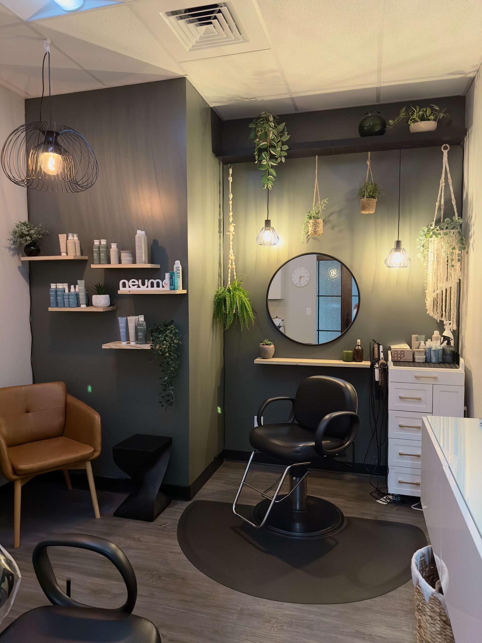 Salons by JC Aliana Trace Facebook ad: This Is the Year You Go Independent