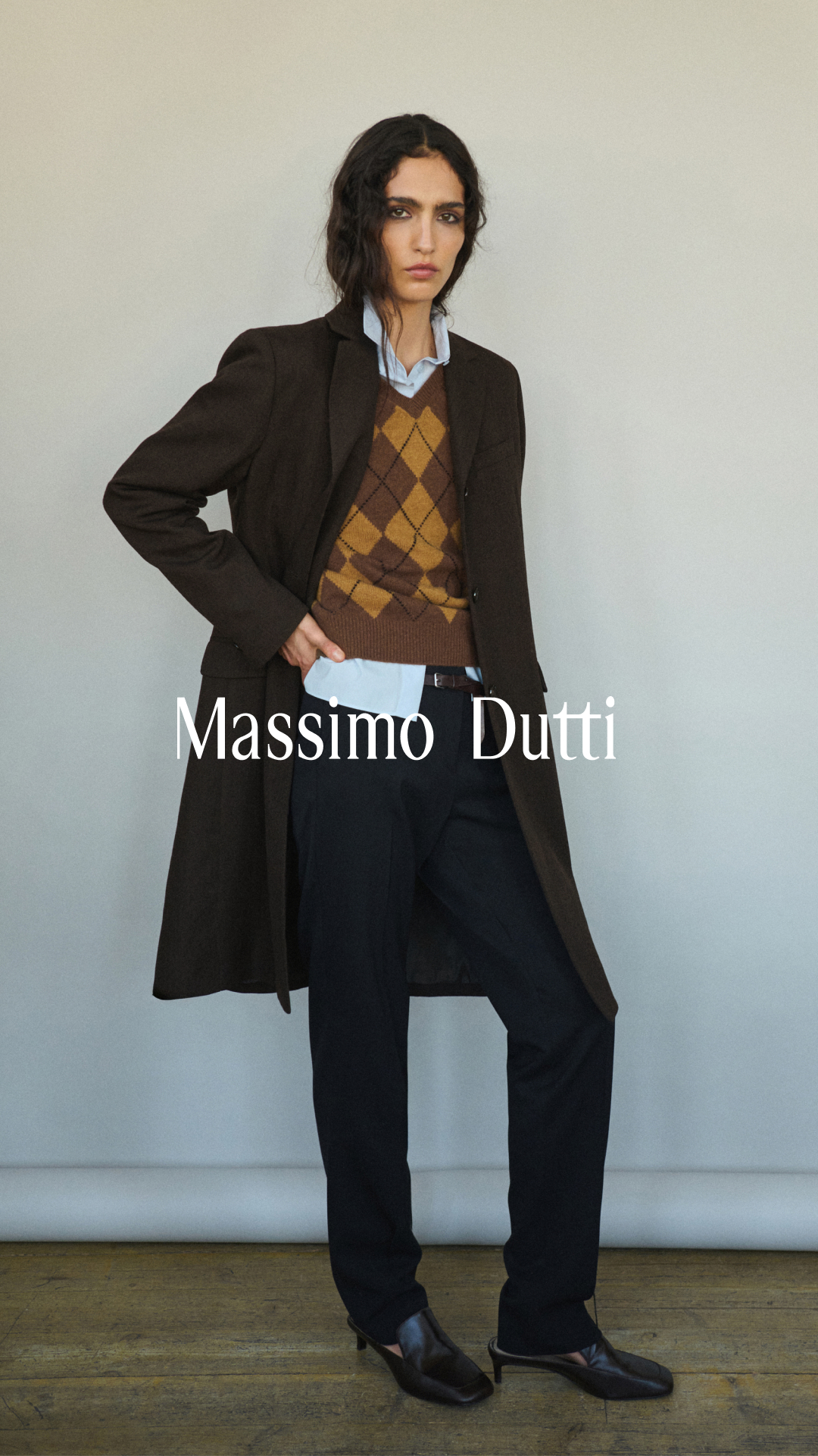 Massimo Dutti Facebook ad: NEW IN