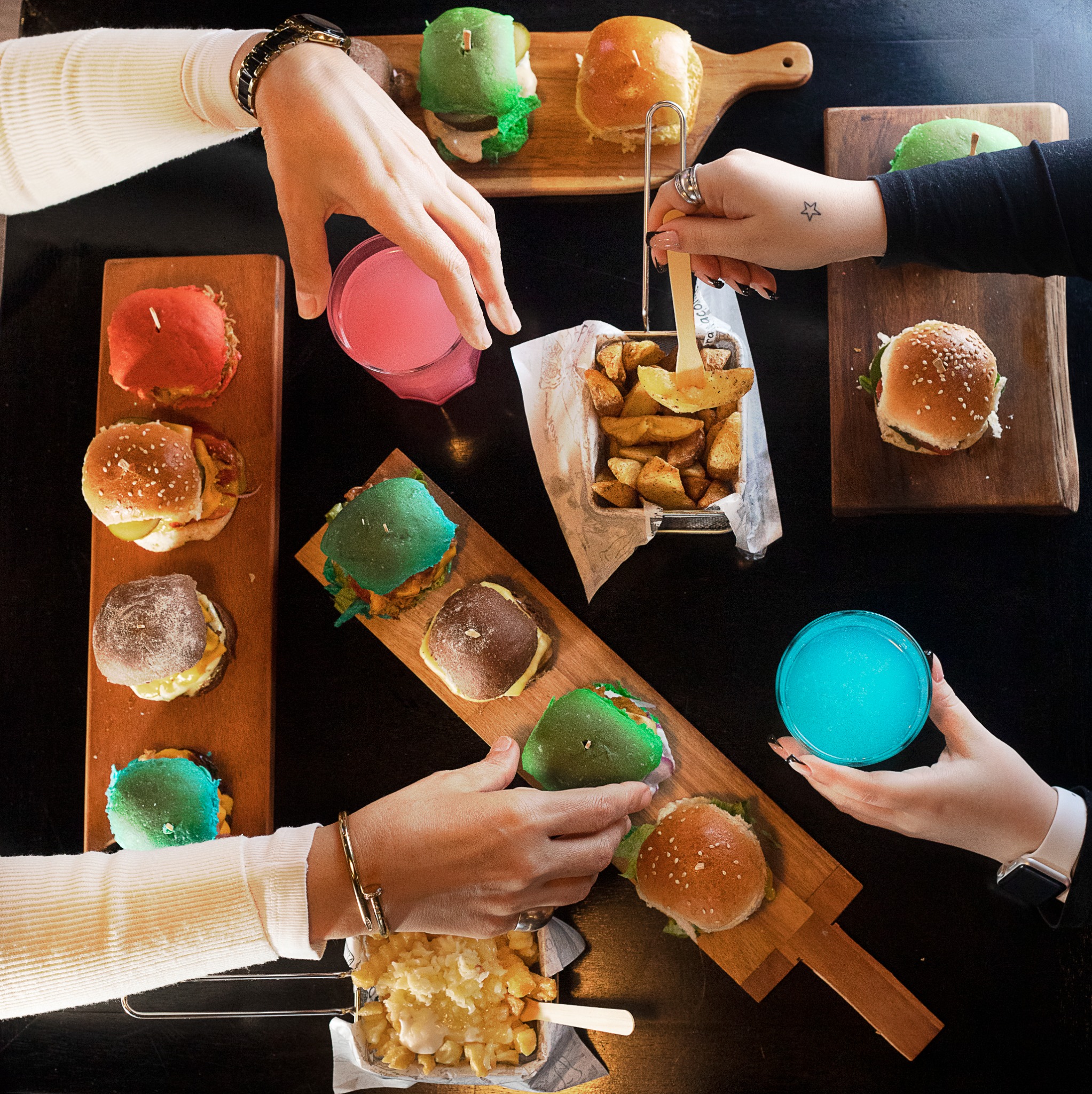 Mais Burguinho Facebook ad: O rodízio de hamburguer mais famoso de São…