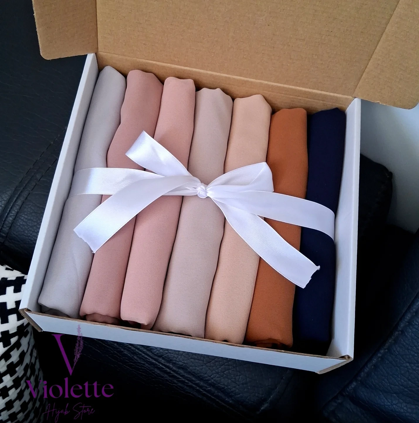 Violette Hijab Store Facebook ad: الdétail اللي يكمّلك لوكك كل نهار