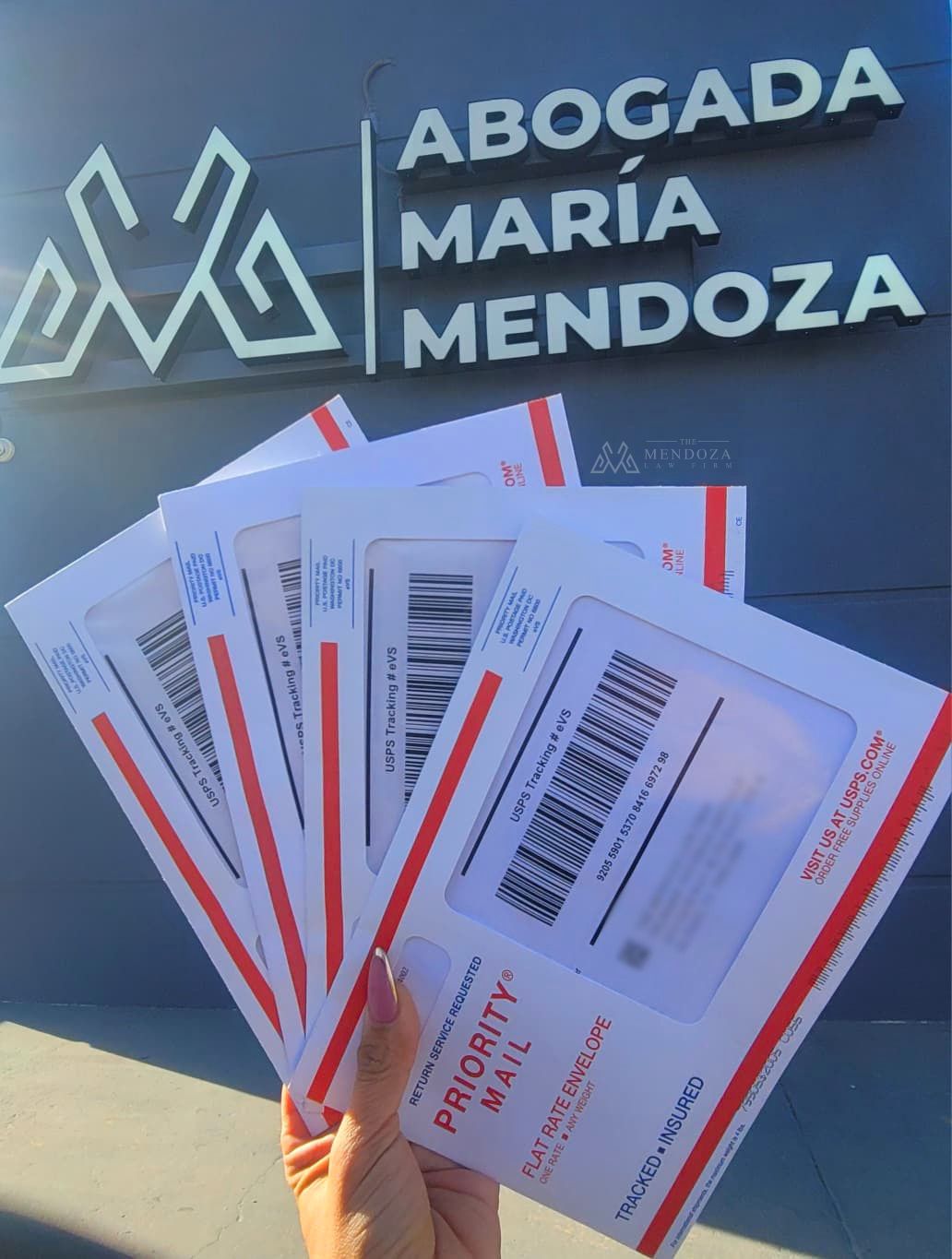 Abogada María Mendoza - Abogada de Inmigración Facebook ad: Hoy no solo enviamos documentos… enviamos esperanza…