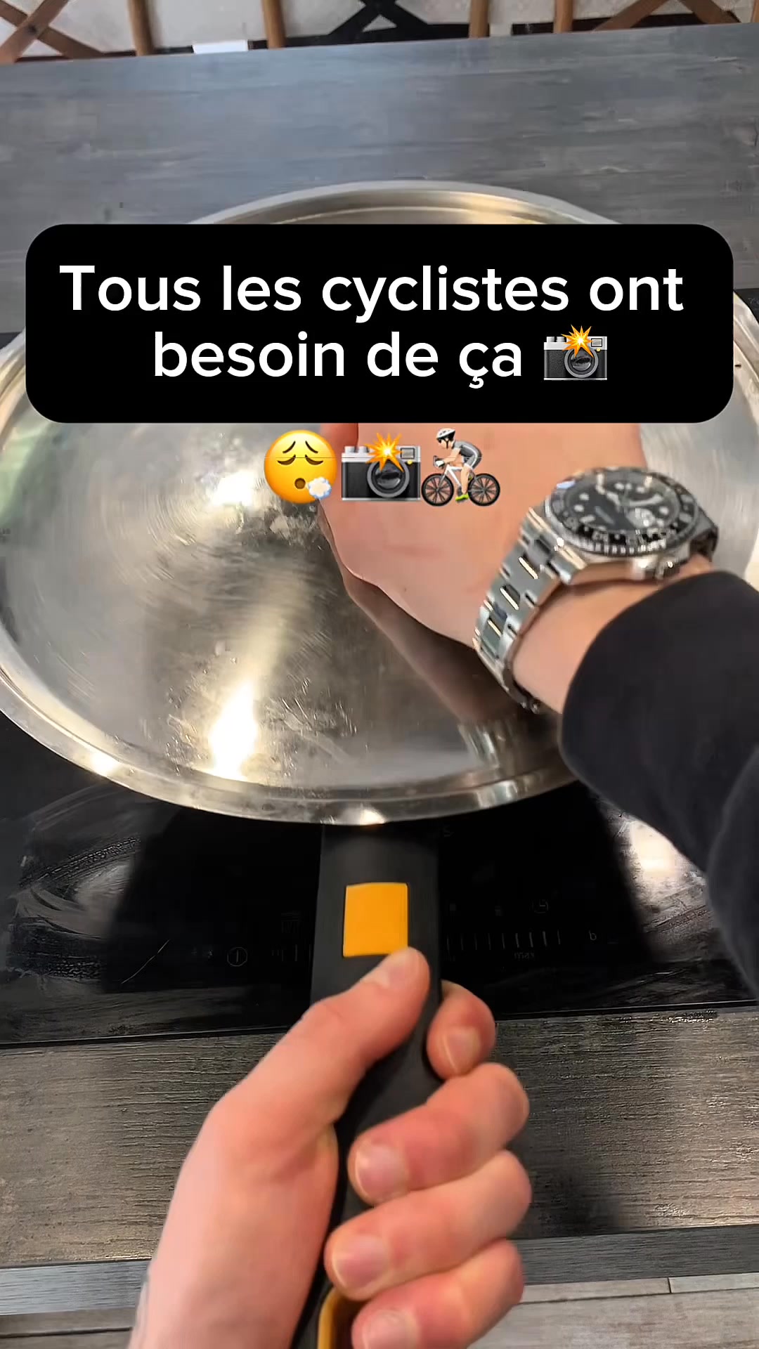 Moovora Facebook ad: Profitez. Moovora s’occupe du reste.
