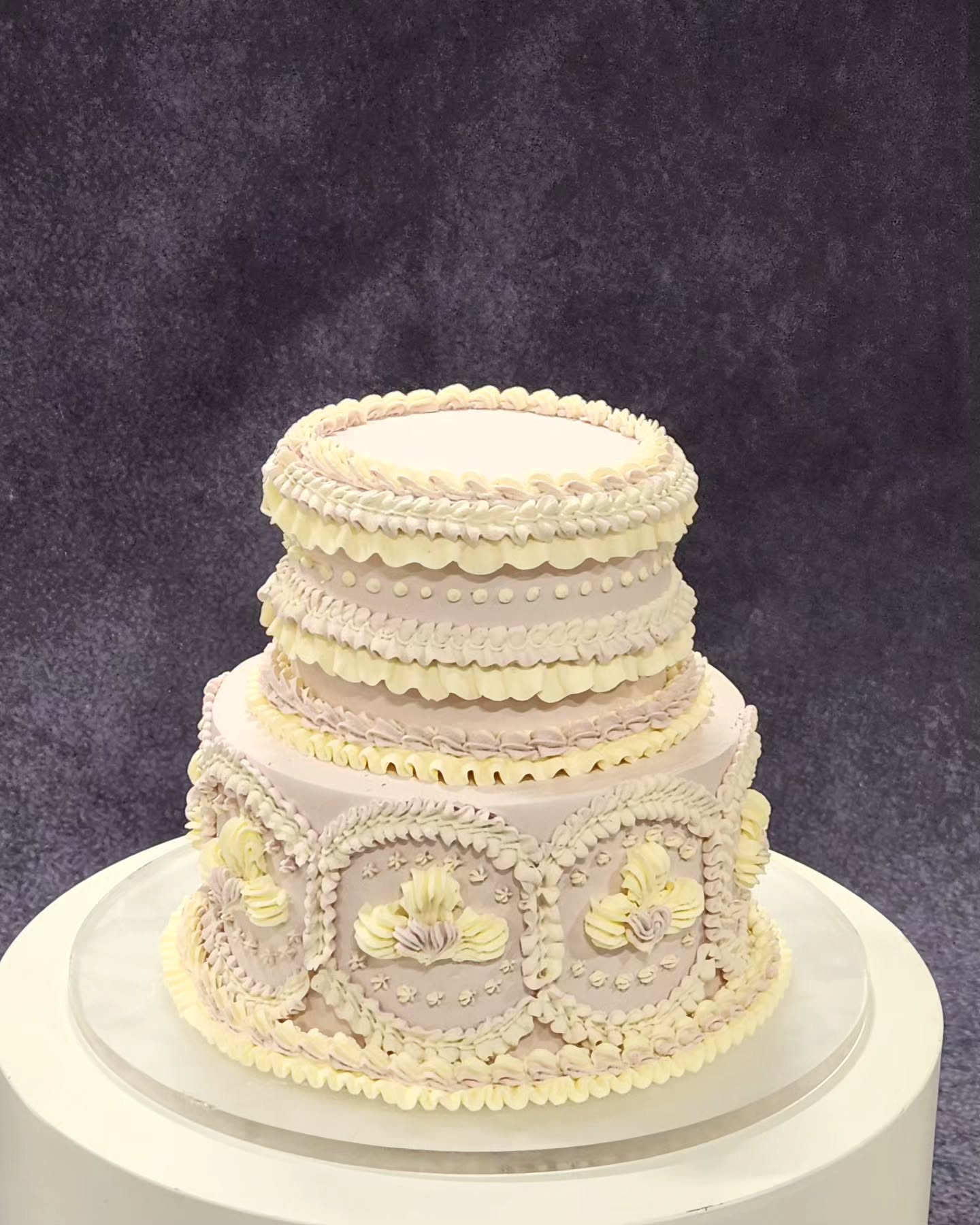 Vission Nine Facebook ad: Looking for a customized cake?