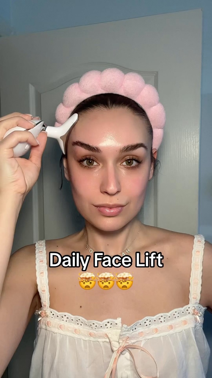 Soluna SKIN Facebook ad: This product really will give you that jawline…