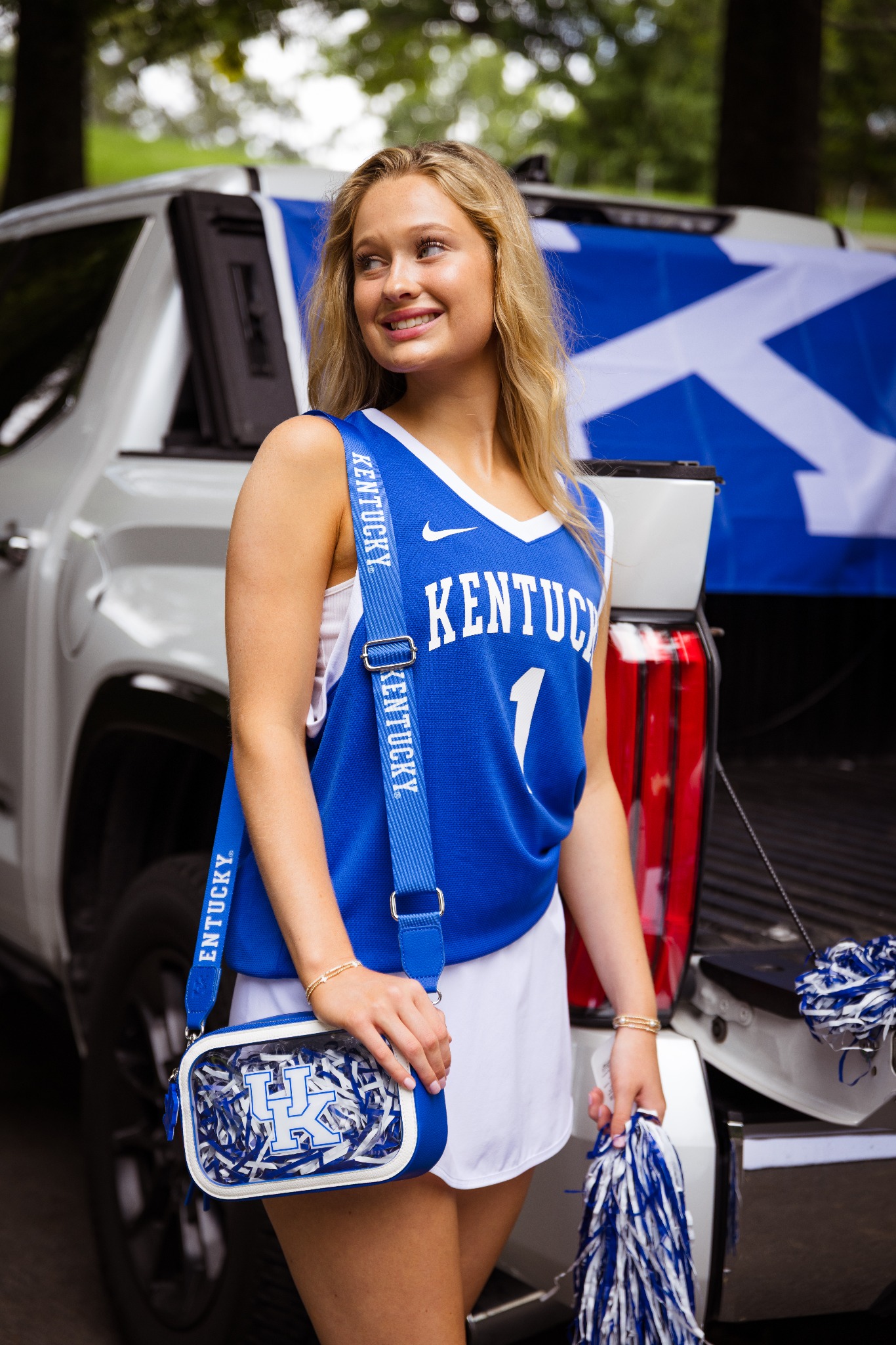 Alumni Hall Kentucky Facebook ad: Shop Women’s Kentucky Gear!