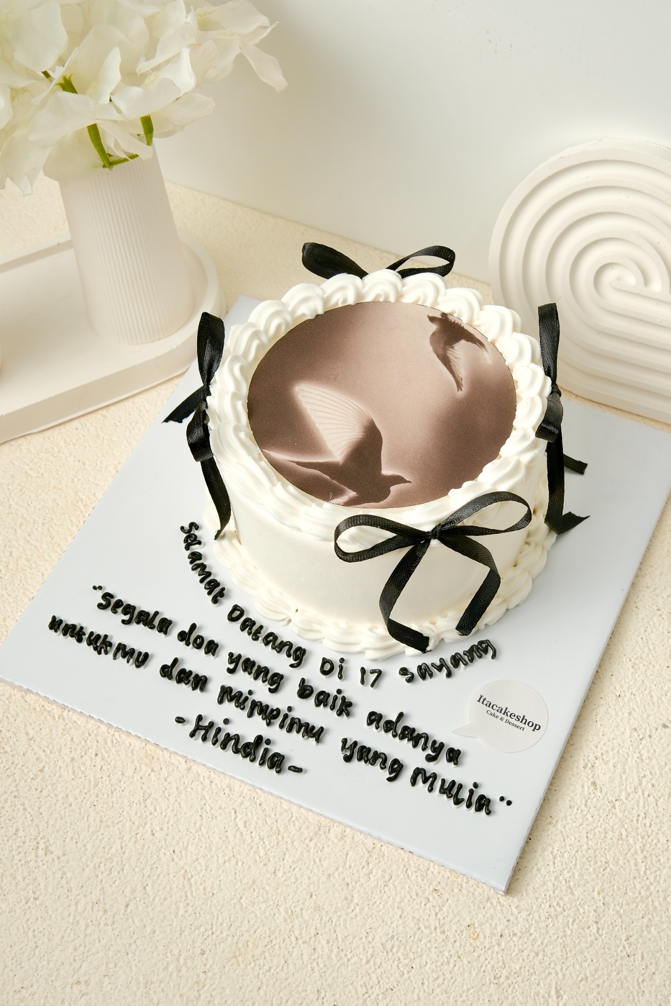 Itacakeshop Facebook ad: Custom Cake Bandung, bisa dadakan, Lokasi di Antapani…