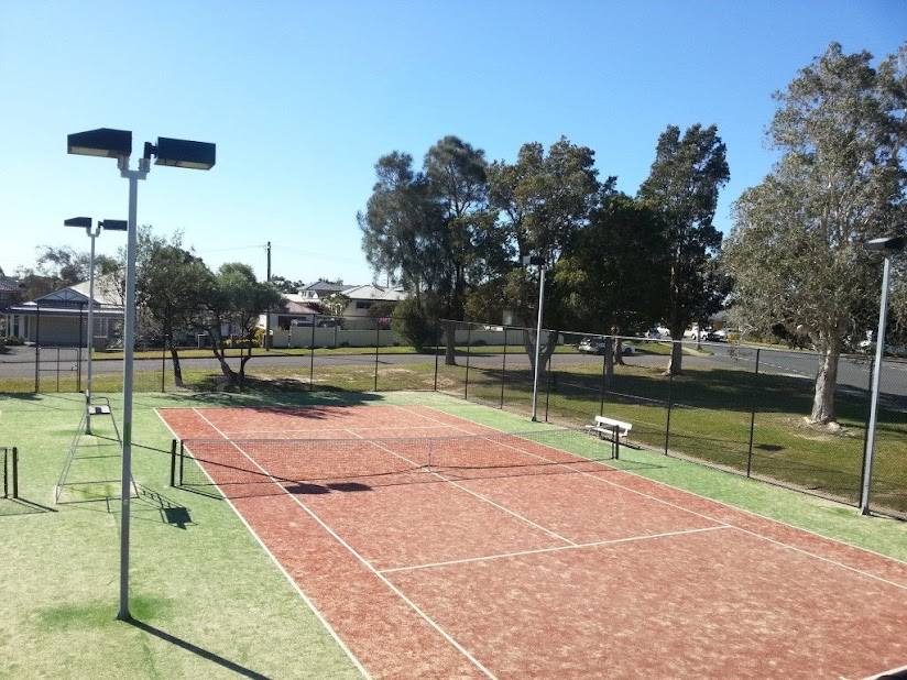 Bounce Tennis Academy Facebook ad: Tennis court hire