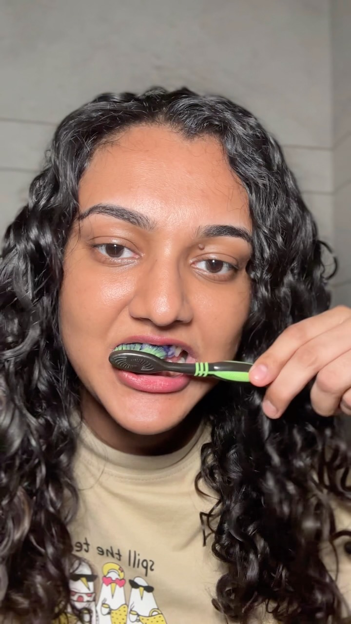 Perfora Care Facebook ad: Whiten your teeth like magic!
