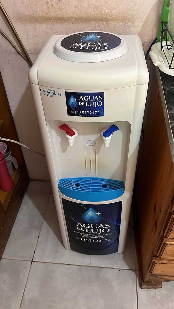 Aguas de lujo Facebook ad: dispenser con filtro purificador no lleva bidon, no…