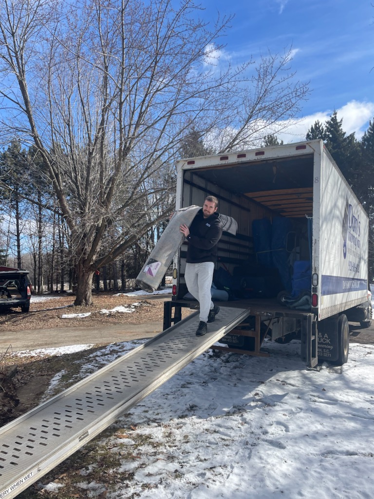 Dans Moving Van, LLC Facebook ad: Movers You Can Trust