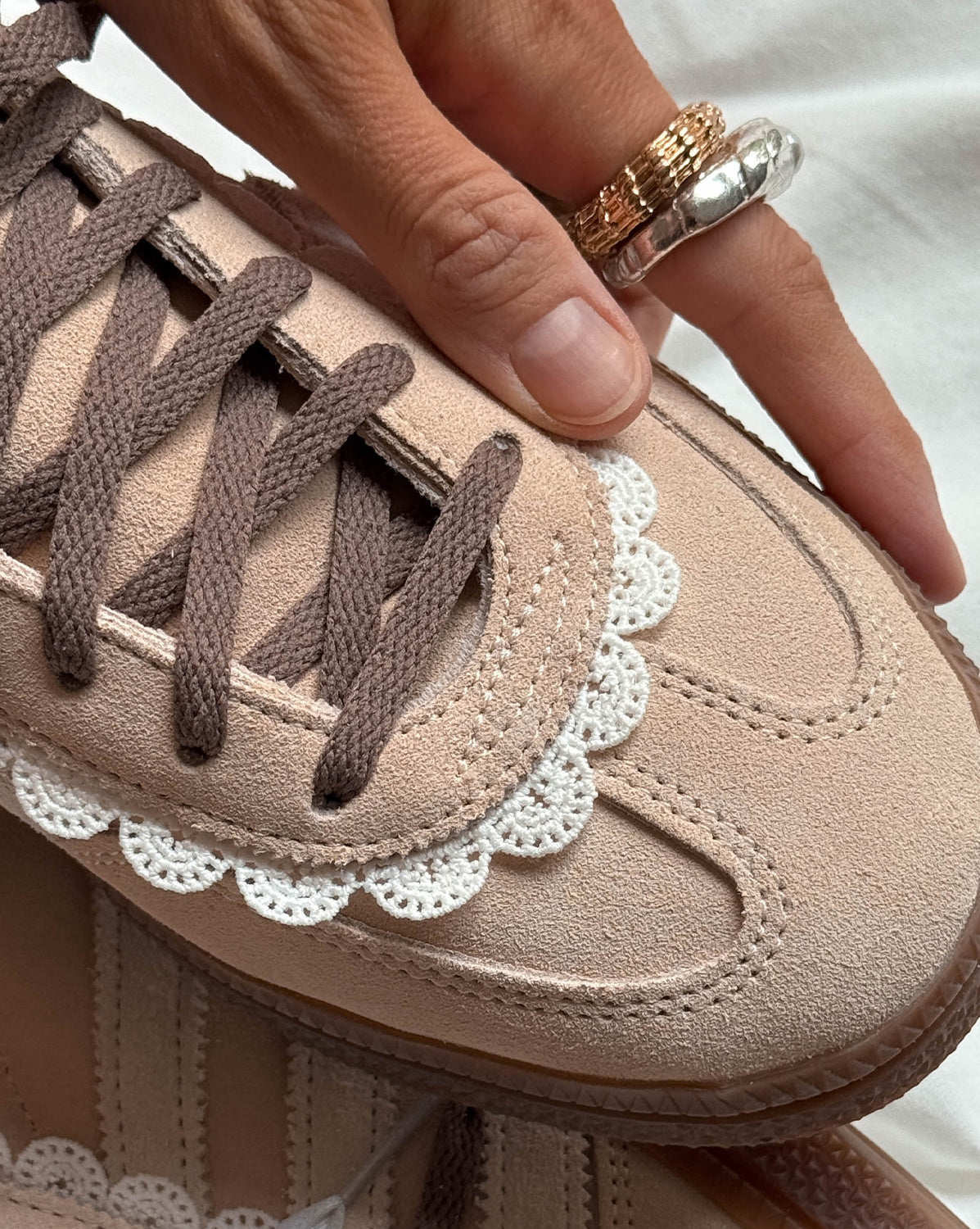 Asphaltgold Facebook ad: Adidas Handball Spezial W