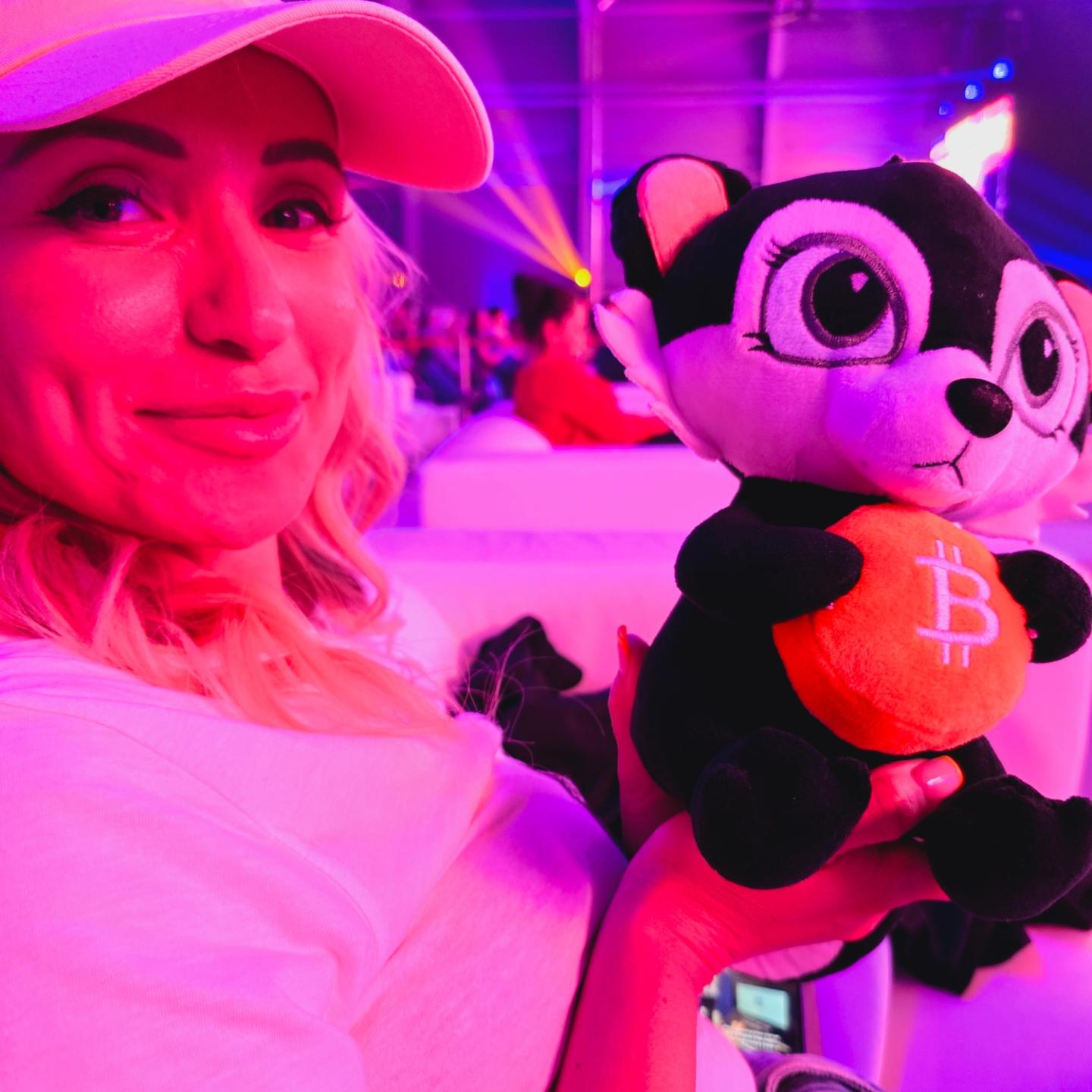 thelittlehoneybadger_official Facebook ad: Best moment with Anastasia