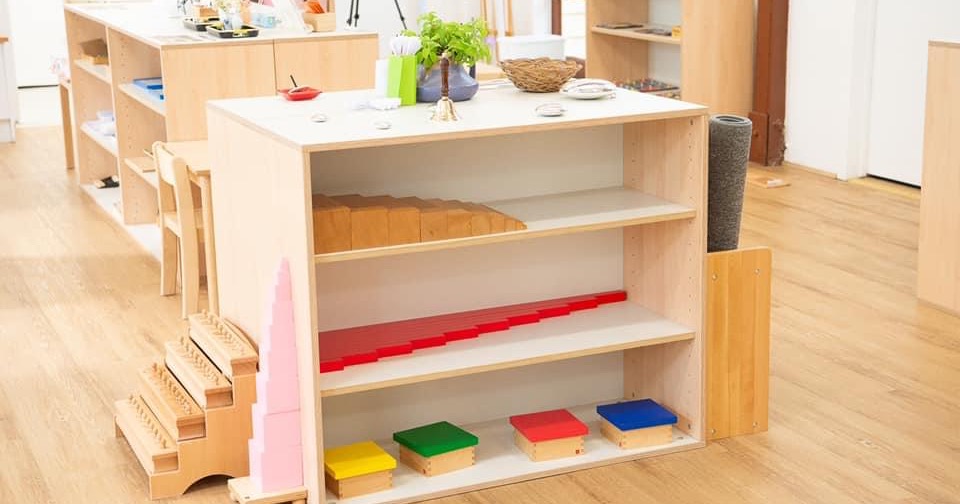 Bilingual Montessori Early Learning Facebook ad: Montessori Kindergarten