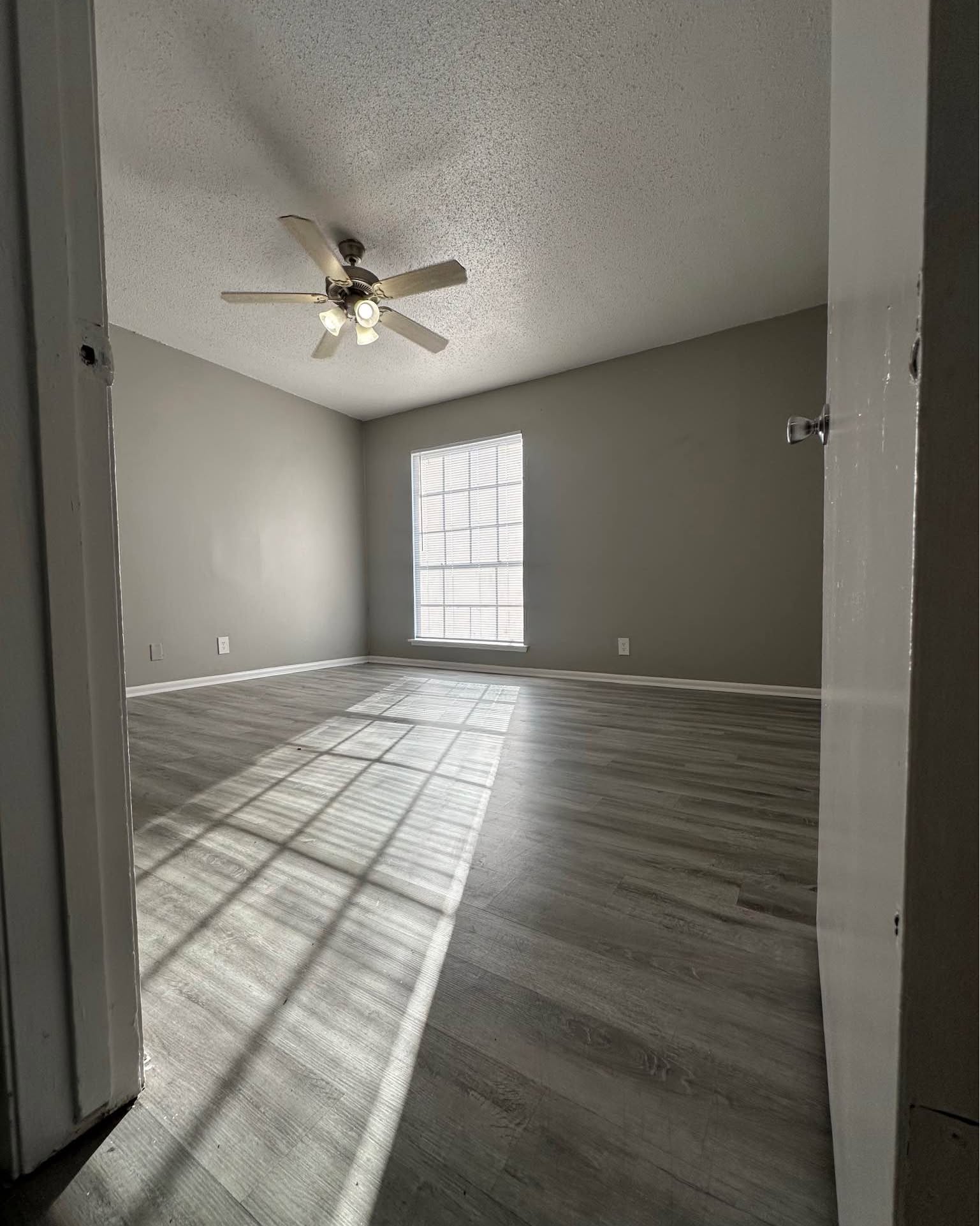 Desiree Anneyce Macias Facebook ad: 2 Beds 1 Bath - Apartment