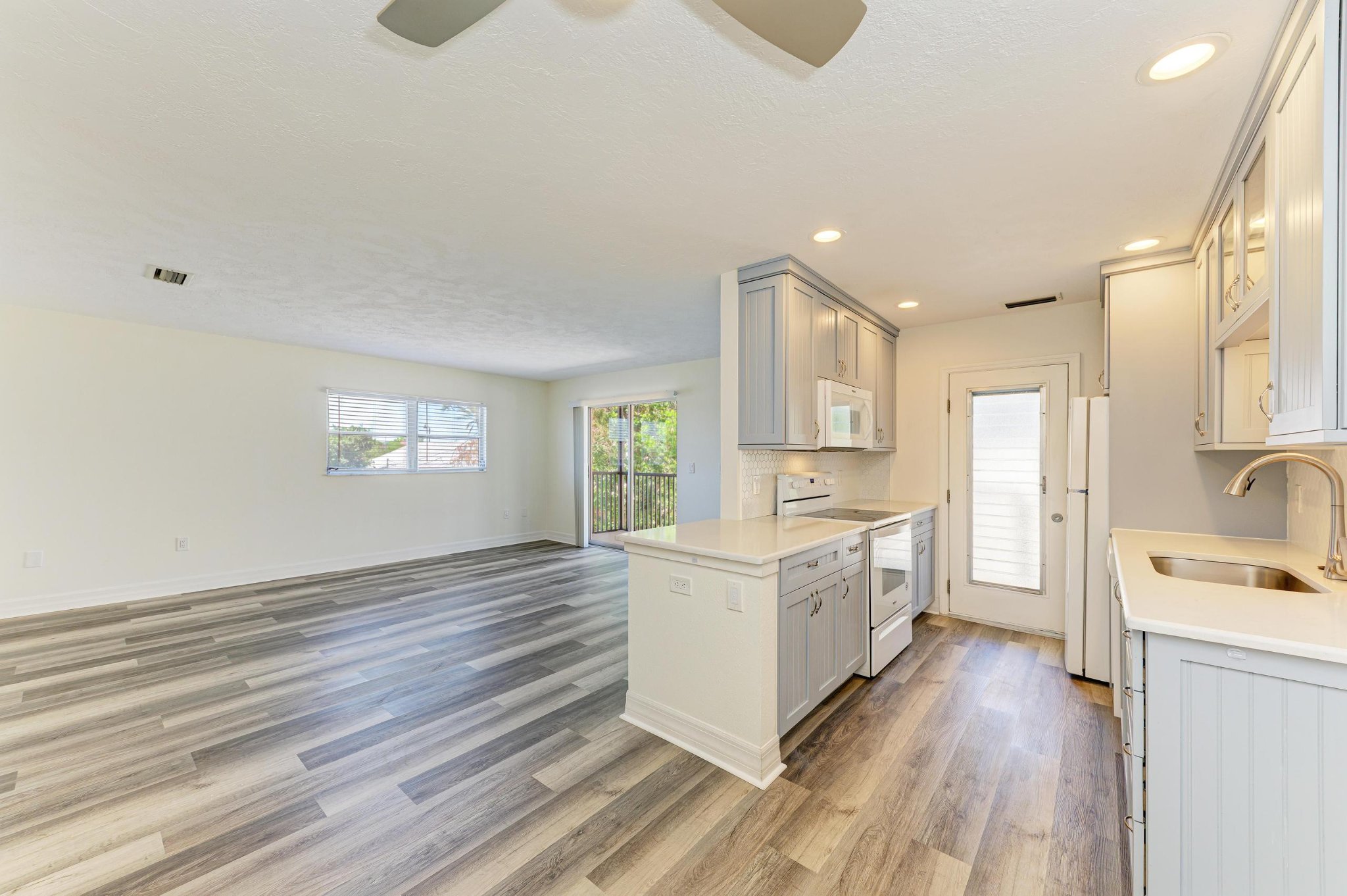 John Ramos Facebook ad: 2 Beds 2 Baths Apartment
