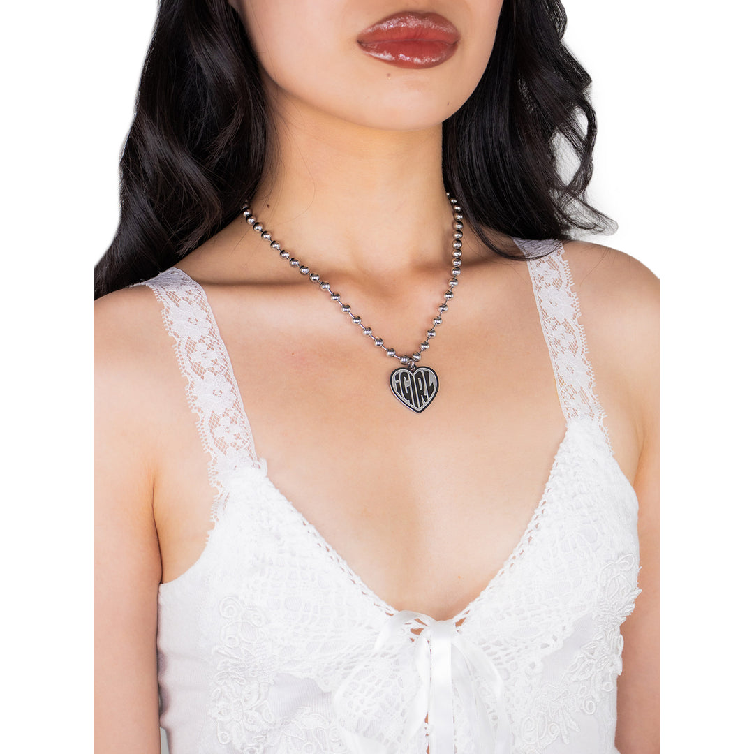 Internet Girl Facebook ad: after dark looks better on U ☾