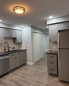 Elizabeth Kanellakis Mitschele Facebook ad: 2 Beds 1 Bath Apartment