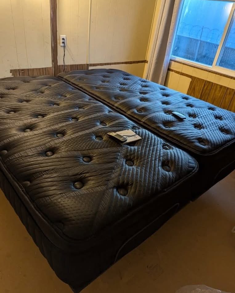 Michelle Kleinheider Facebook ad: I REALLY NEED TO SELL EVERYTHING! BRAND NEW MATTRESSES…