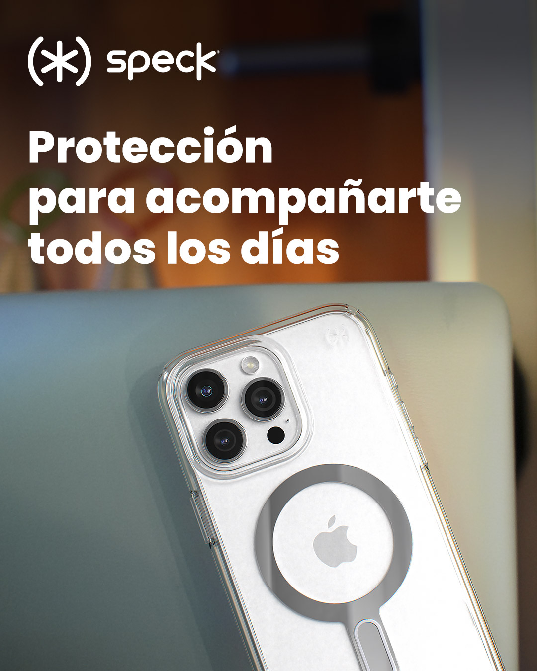 Speck Products MX Facebook ad: Este año no caminas solo.