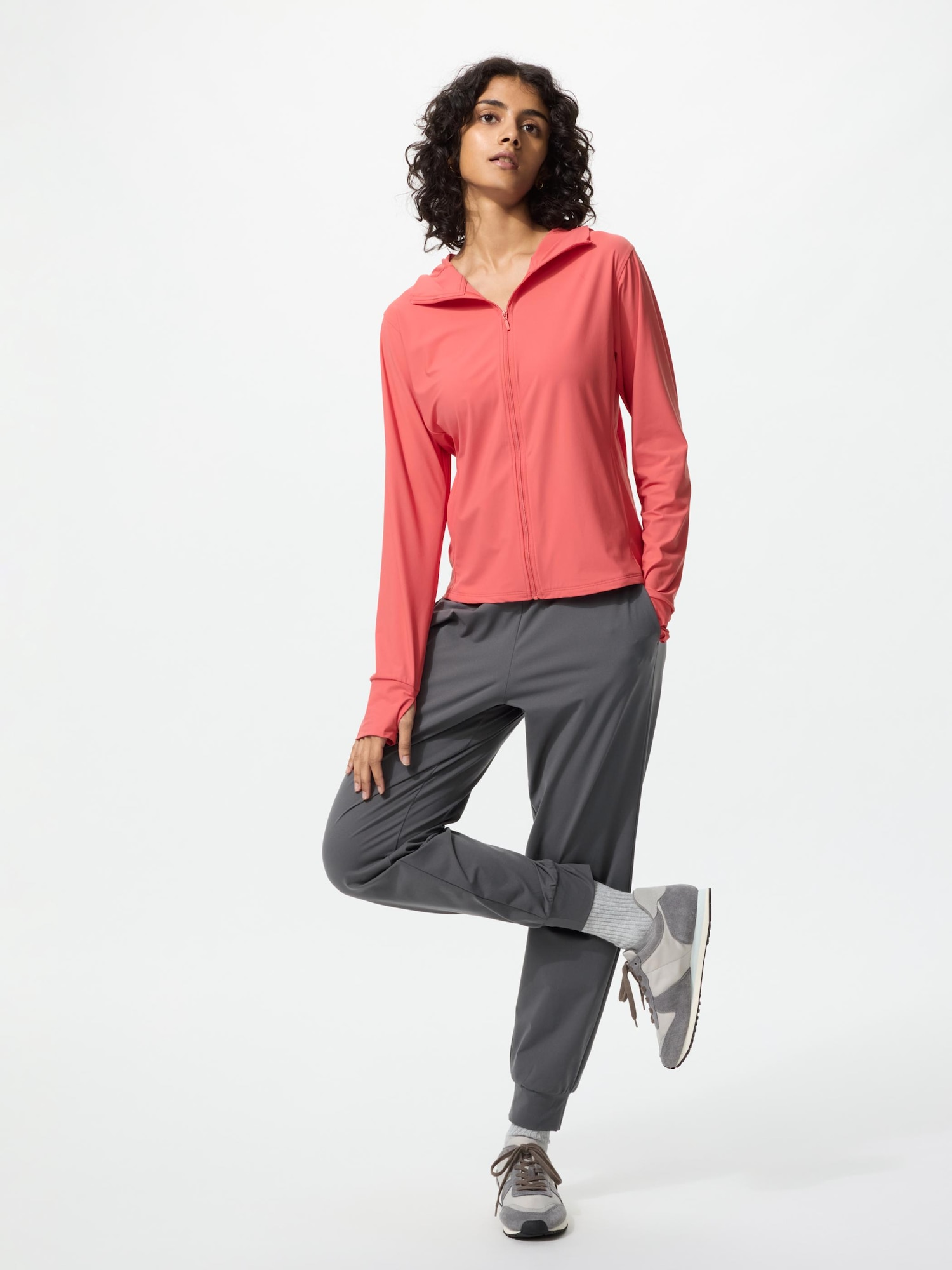 Uniqlo Indonesia Facebook ad: Dapatkan koleksinya di UNIQLO Web or App!