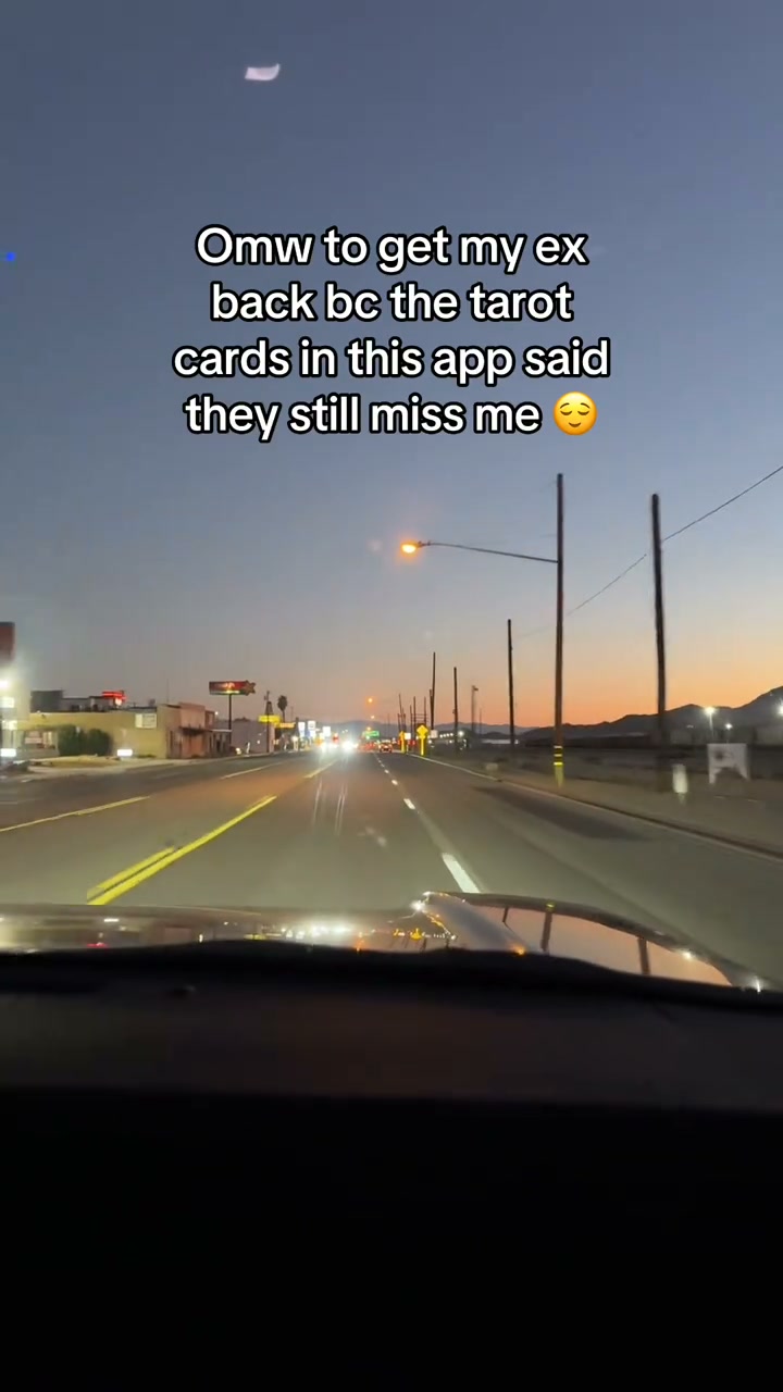 Moonly Facebook ad: The cards already know what you're going through.