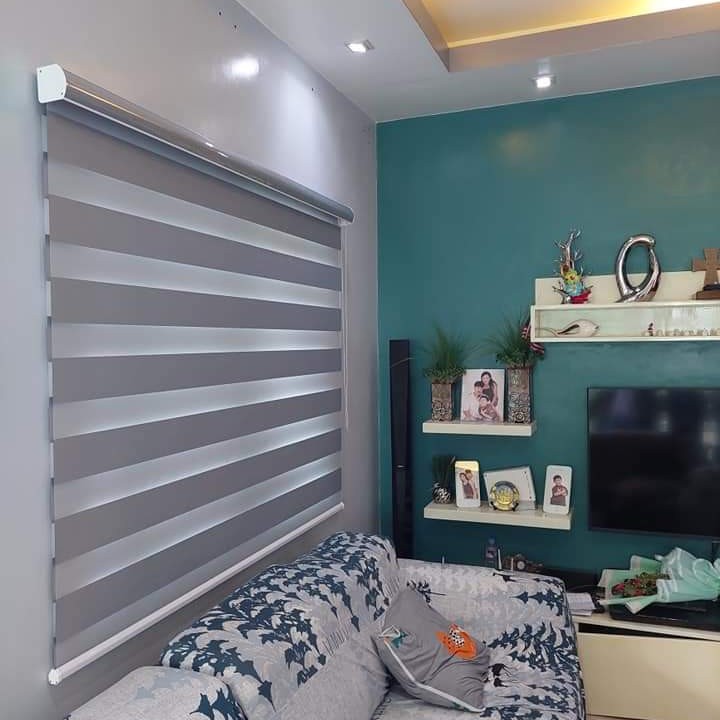 AJAX window blinds Facebook ad: Click here
