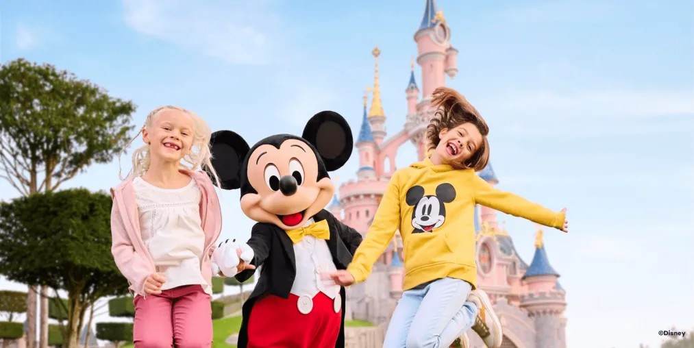 Vanessa - Personal Travel Consultant at Hays Travel Facebook ad: **DISNEYLAND PARIS BANK HOLIDAY CHRISTMAS MAGIC**