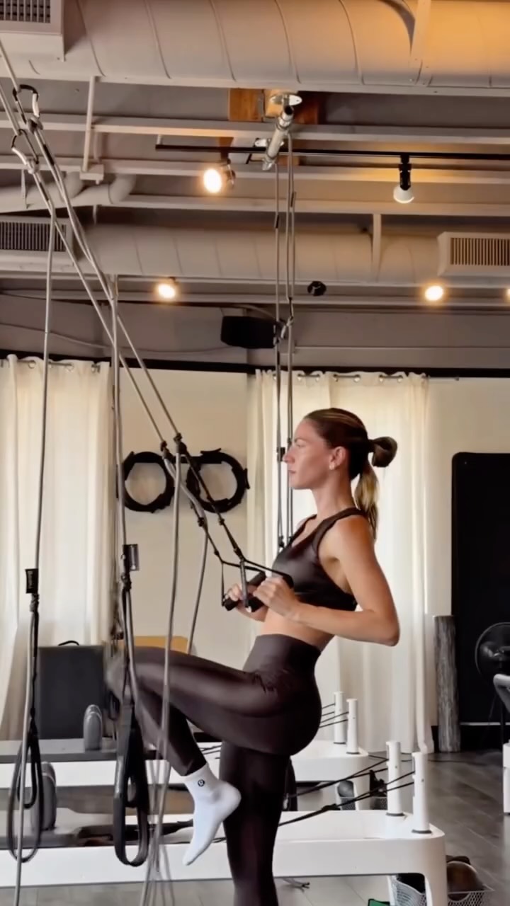 lululemon Facebook ad: gratitude for movement >>> @lululemon fit for my…